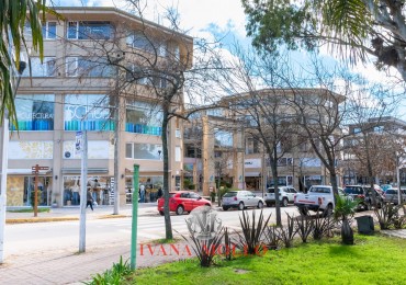 Oficina en centro de Pinamar en venta 