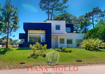 Casa en venta 4 ambientes en Barrio Alamos II, Pinamar, con pileta