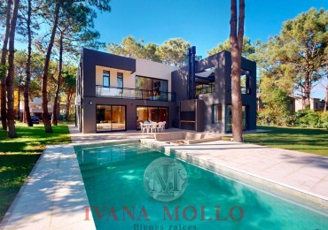 Casa en venta 6 ambientes en Barrio La Herradura, Pinamar con Pileta