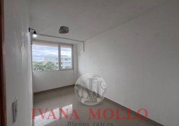 Oficina en venta en Pinamar centro Apto vivienda 