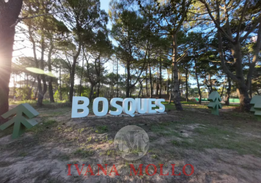 Lote en venta en barrio Bosques, Pinamar con proyecto incluido